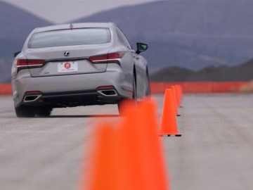 Lexus LS 500 kontra Mercedes S560 AMG
